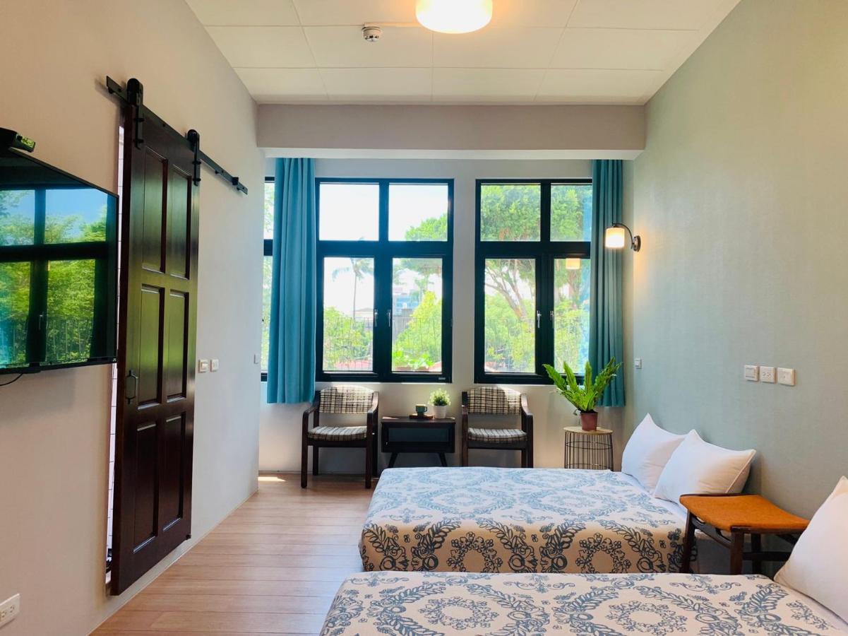 Oyaji Guesthouse-依人數床位數計價開放房型 Tainan Exterior photo