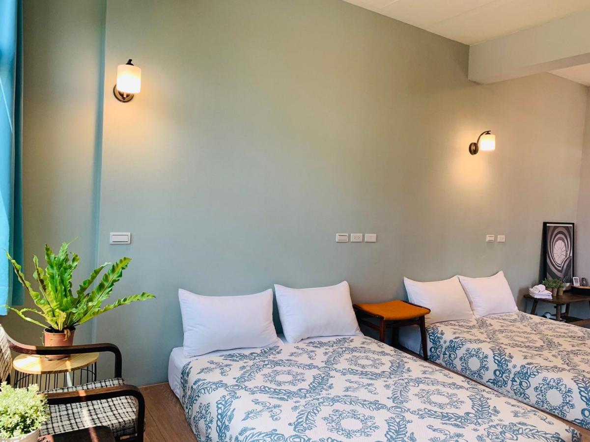 Oyaji Guesthouse-依人數床位數計價開放房型 Tainan Exterior photo