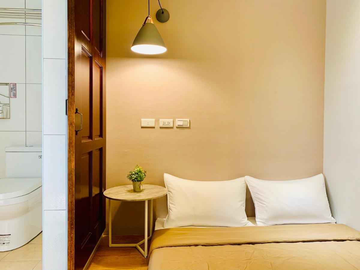 Oyaji Guesthouse-依人數床位數計價開放房型 Tainan Exterior photo